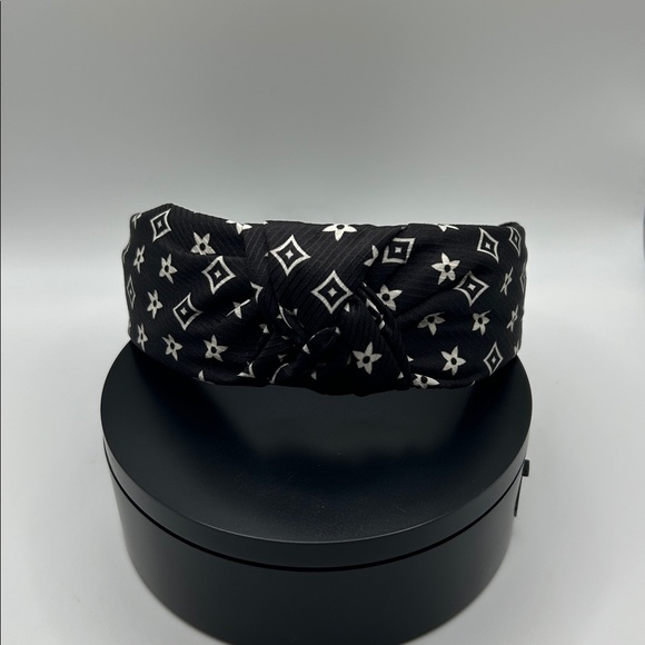 Designer Inspired Black and White Patterned Headband - Picture 1 of 4
